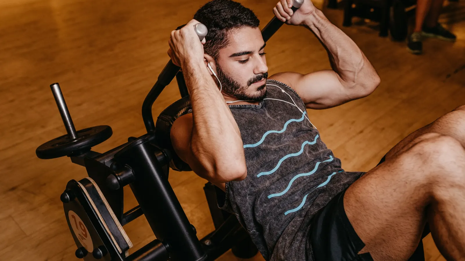 Man performing a weighted abdominal crunch in a gym